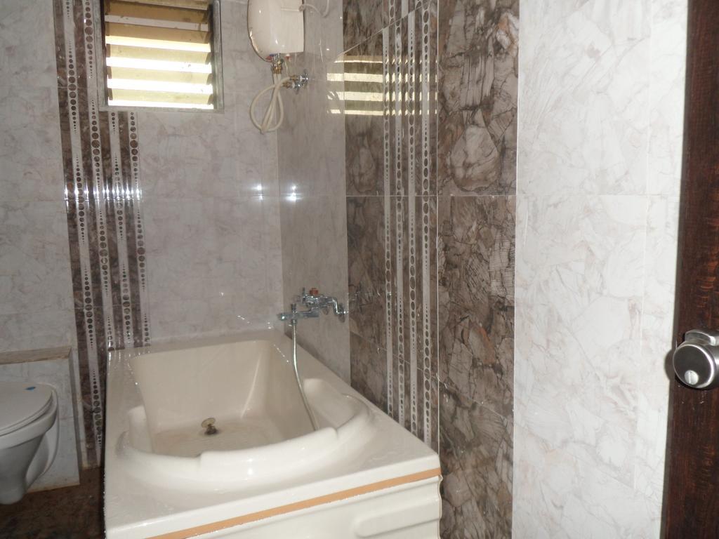 Hotel Canada Palace Batwa Room photo